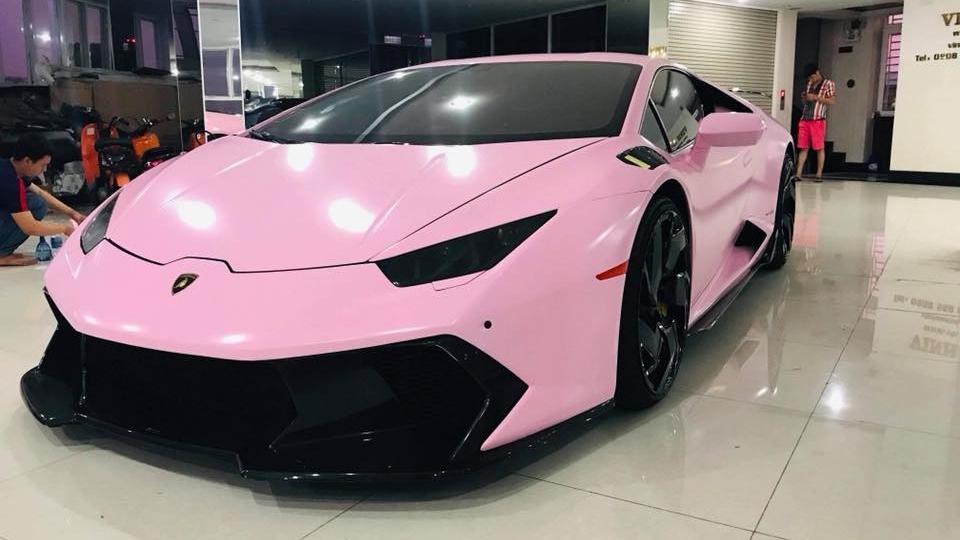 Chi tiết bộ "áo hồng" cá tính trên Lamborghini Huracan của đại gia Bạc Liêu