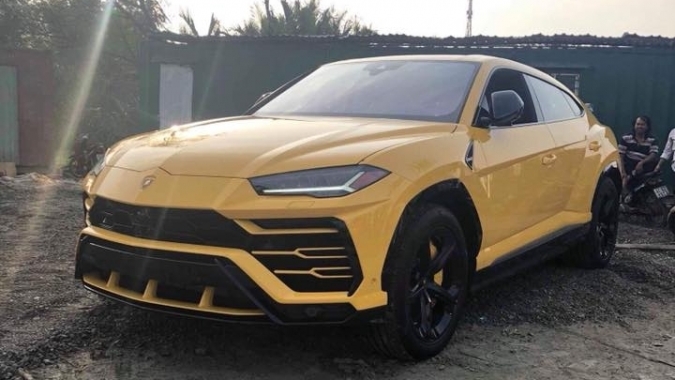 Lamborghini Urus thứ ba về Việt Nam với màu sơn vàng nổi bật
