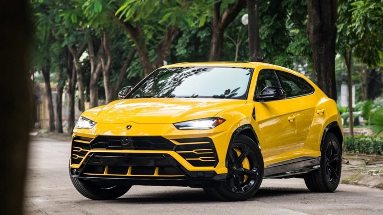 Chiêm ngưỡng Lamborghini Urus màu vàng nổi nhất Việt Nam