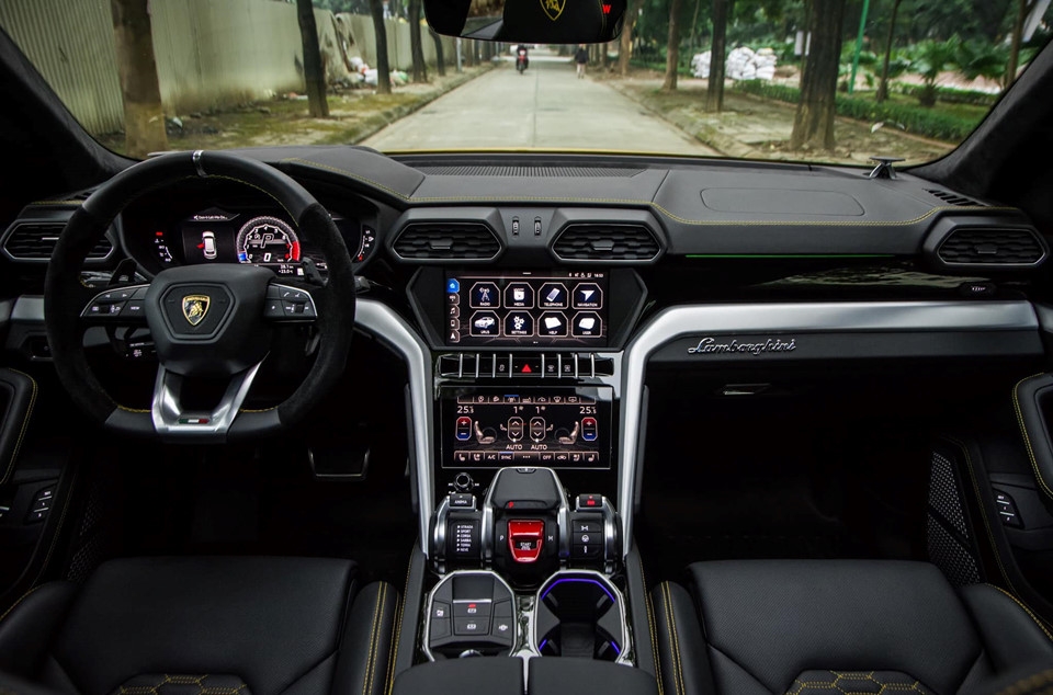 Chiêm ngưỡng Lamborghini Urus màu vàng nổi nhất Việt Nam chiem nguong lamborghini urus mau vang noi nhat viet nam