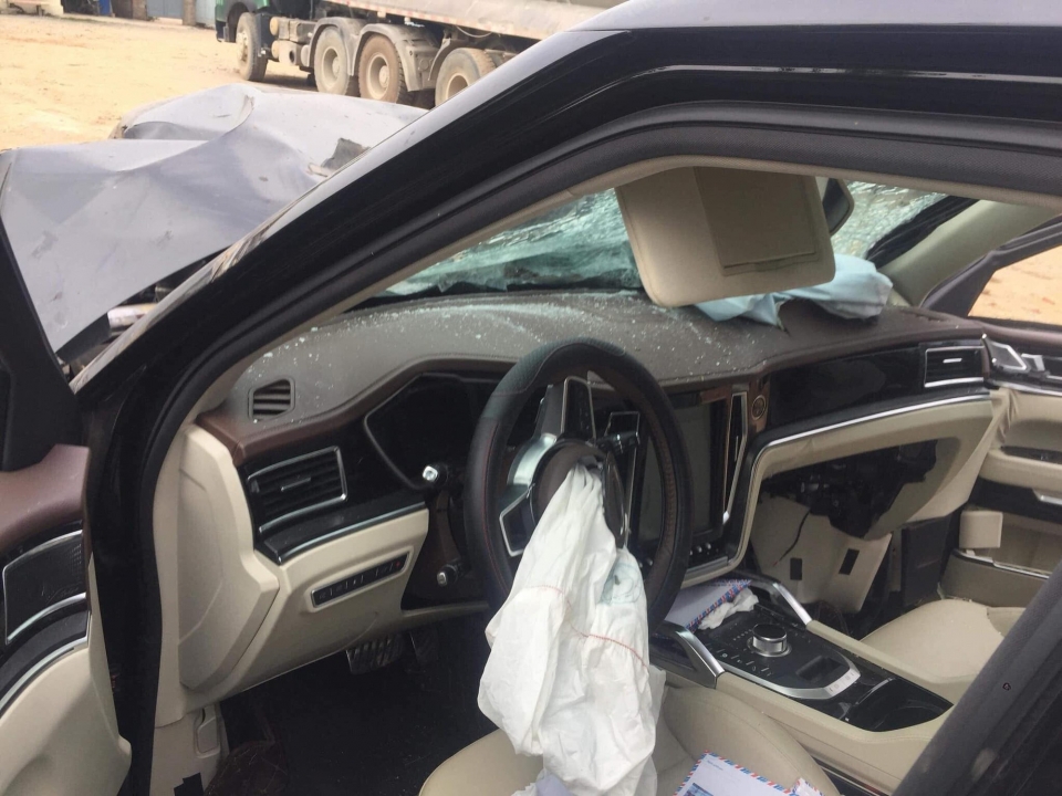 suv trung quoc zotye z8 dam goc cay nat dau tai xe binh an vo su