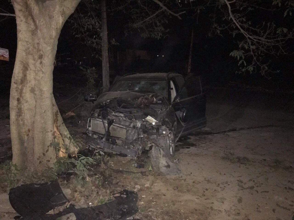 suv trung quoc zotye z8 dam goc cay nat dau tai xe binh an vo su