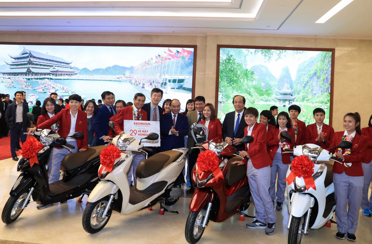 honda viet nam tang thuong doi tuyen quoc gia nu viet nam va doi tuyen u 22 viet nam