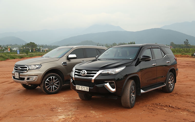 so sanh ford everest at voi toyota fortuner at
