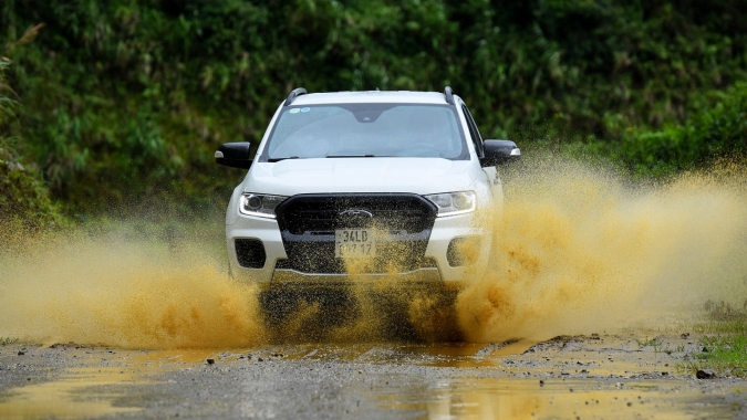 7 ưu điểm công nghệ vượt trội khiến “Vua bán tải” Ford Ranger an toàn hơn xe con