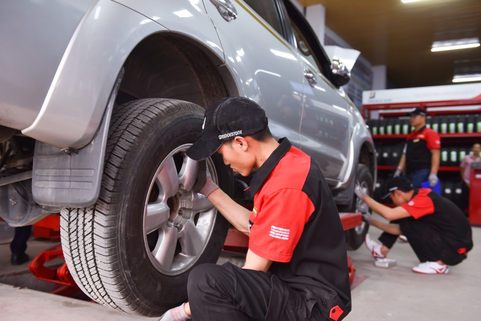bridgestone lan banh an toan tro lai tai nam dinh