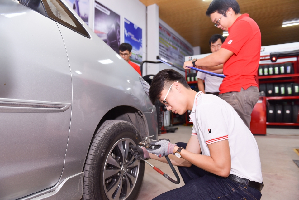 bridgestone lan banh an toan tro lai tai nam dinh