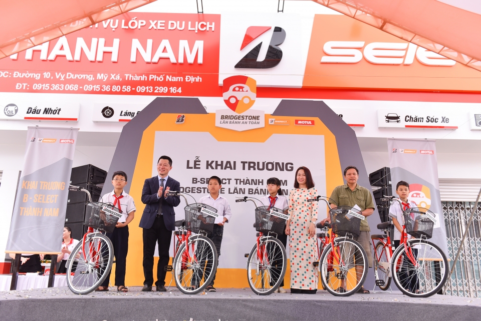 "Bridgestone lăn bánh an toàn" trở lại tại Nam Định bridgestone lan banh an toan tro lai tai nam dinh