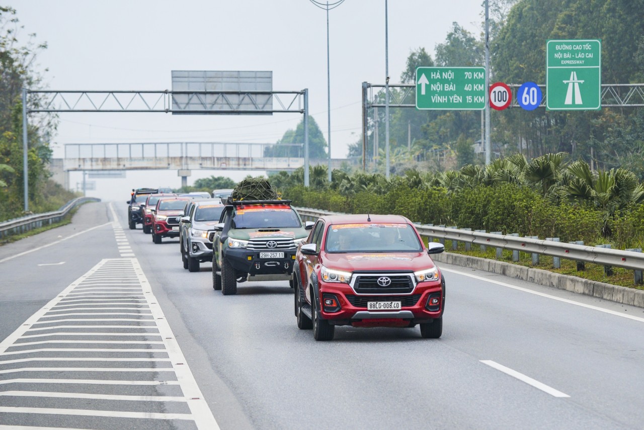 dong hanh chuong trinh suoi am ban cao cung toyota hilux