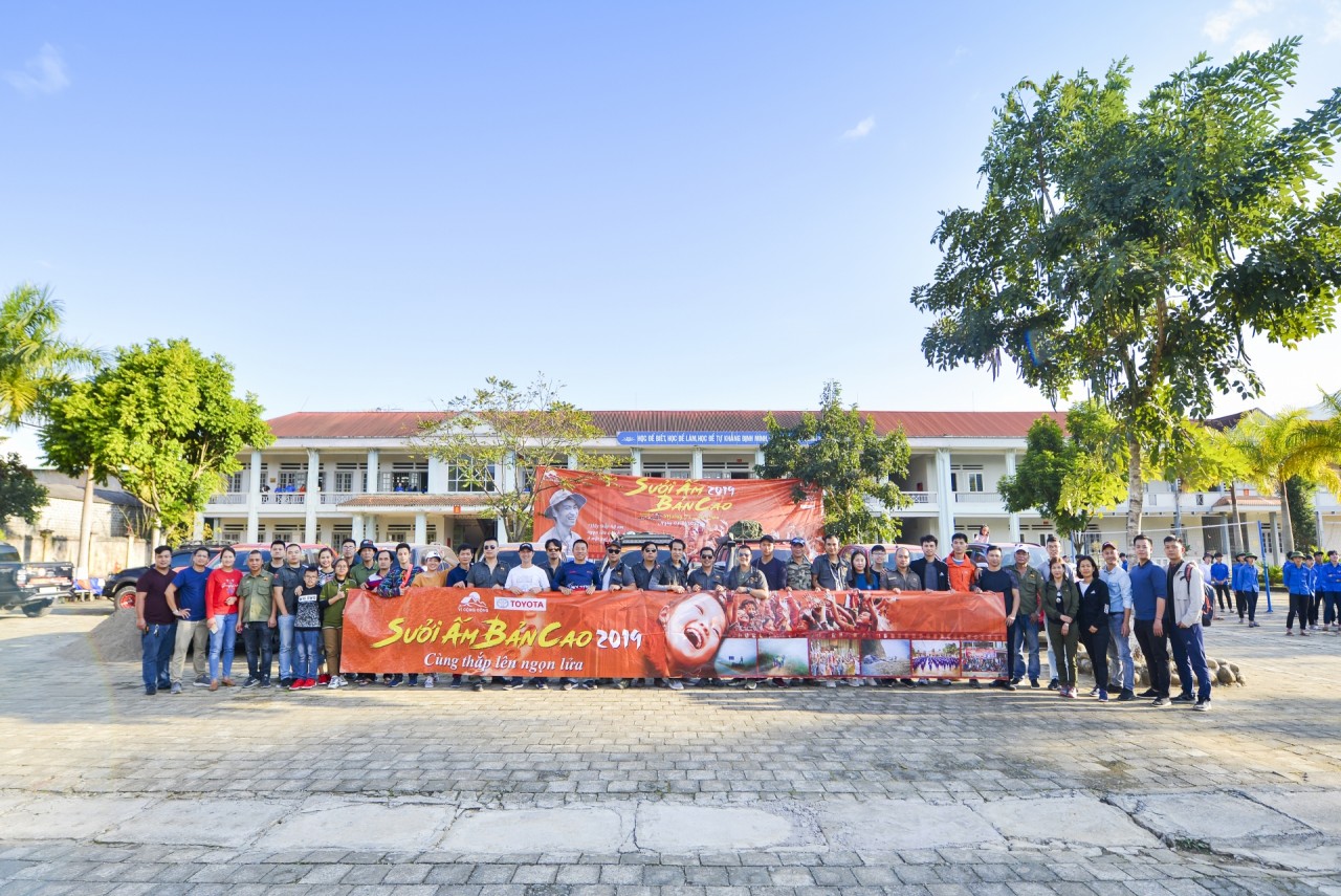 dong hanh chuong trinh suoi am ban cao cung toyota hilux