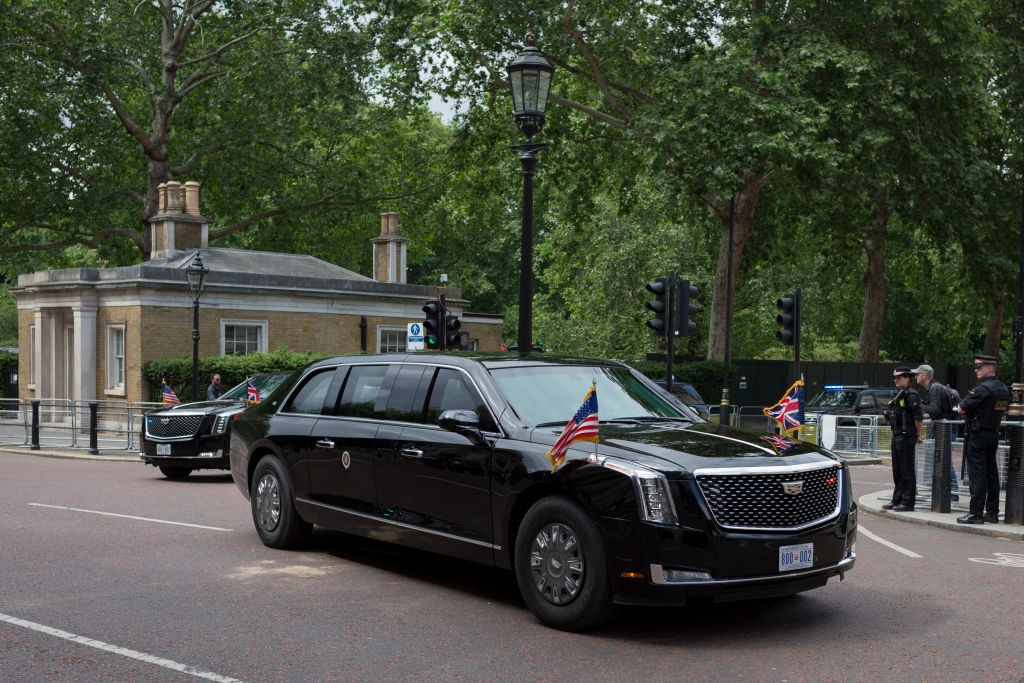 Tổng thống Mỹ Joe Biden có tiếp tục đi chiếc Limousine bọc thép Donald Trump để lại?