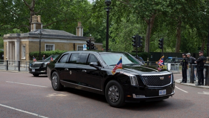 Tổng thống Mỹ Joe Biden có tiếp tục đi chiếc limousine bọc thép Donald Trump để lại?