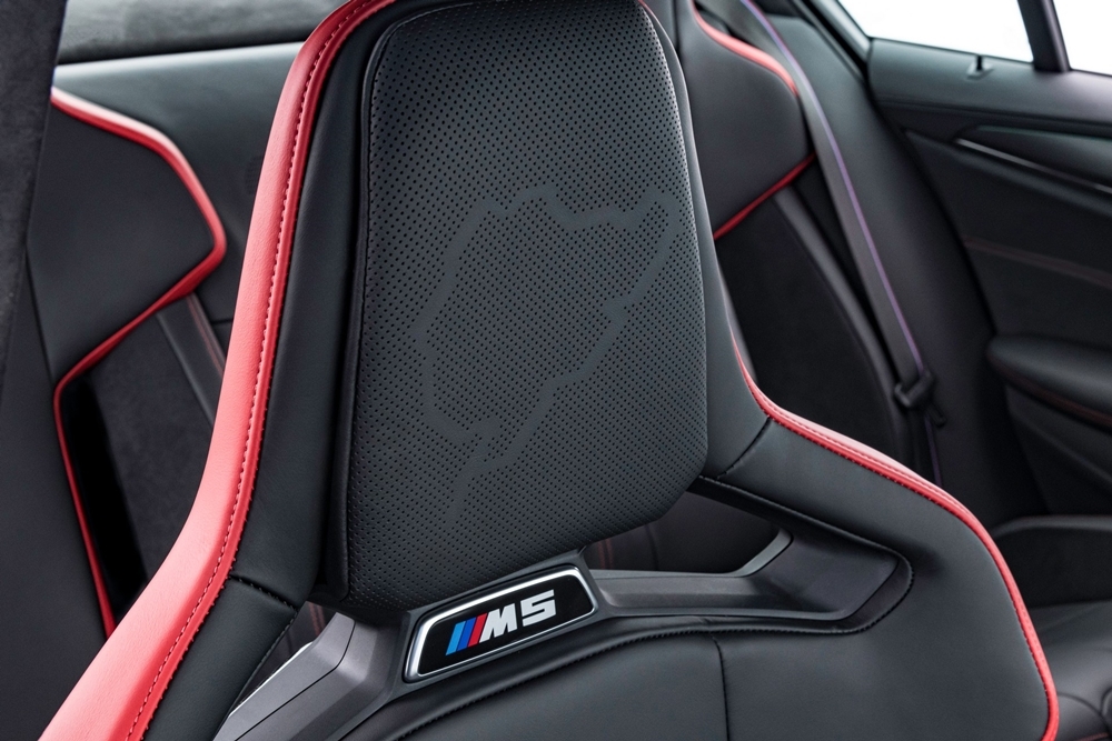 Xe hiệu suất cao BMW M5 CS mạnh 627 mã lực Xe hiệu suất cao BMW M5 CS mạnh 627 mã lực