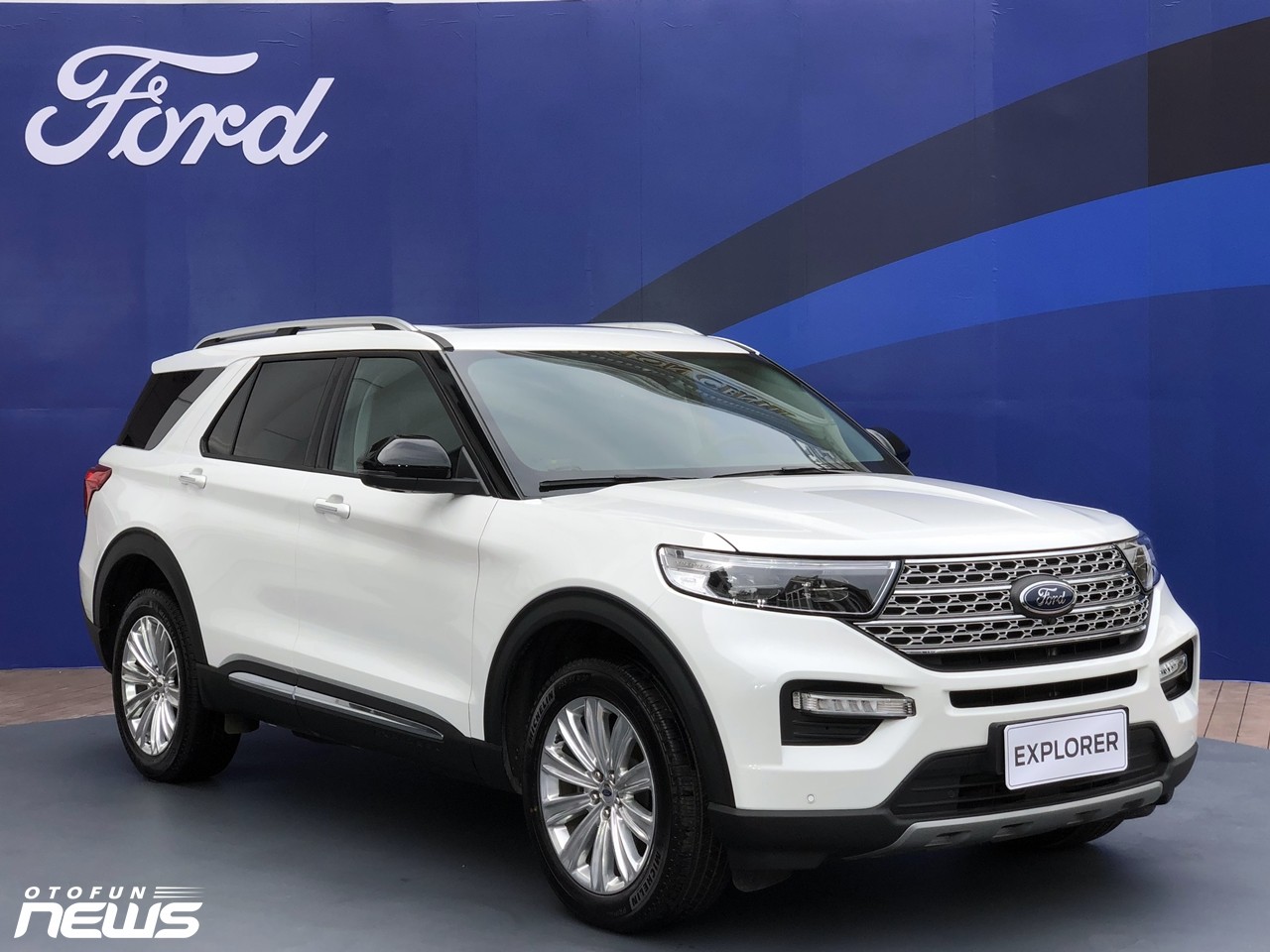 Sức mua giảm, Ford Explorer giảm giá 100 triệu đồng tại đại lý