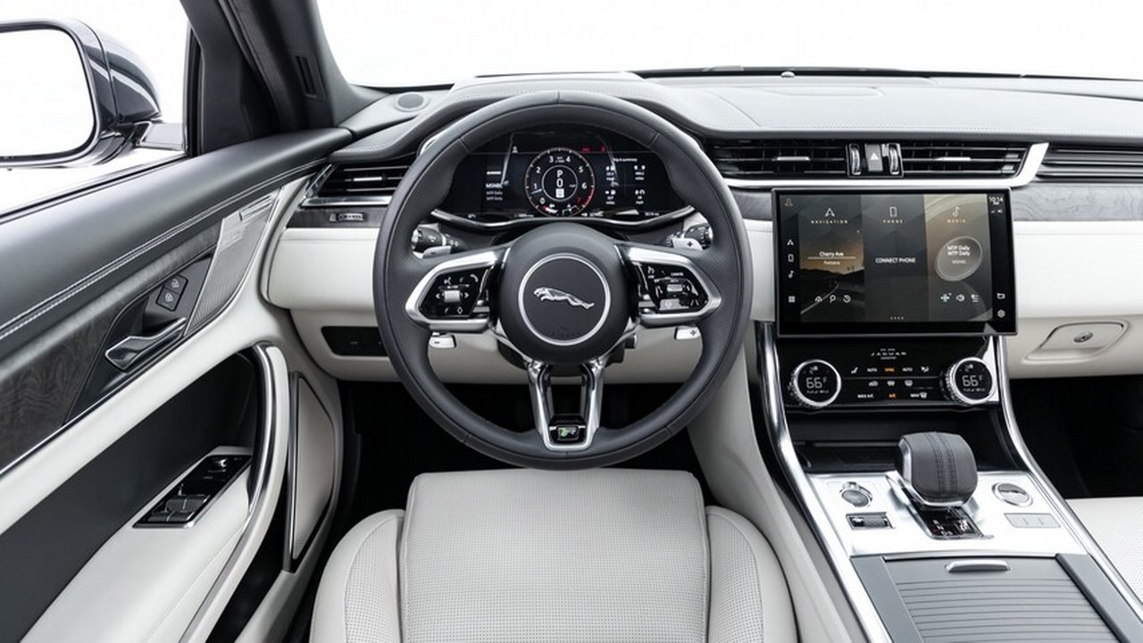 Độc lạ và thu hút với màu sơn British Racing Green trên Jaguar XF mới