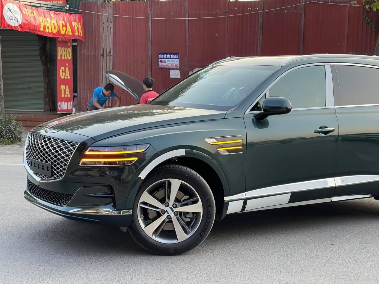 Hình thực tế xe sang Genesis GV80 đầu tiên tại Hà Nội