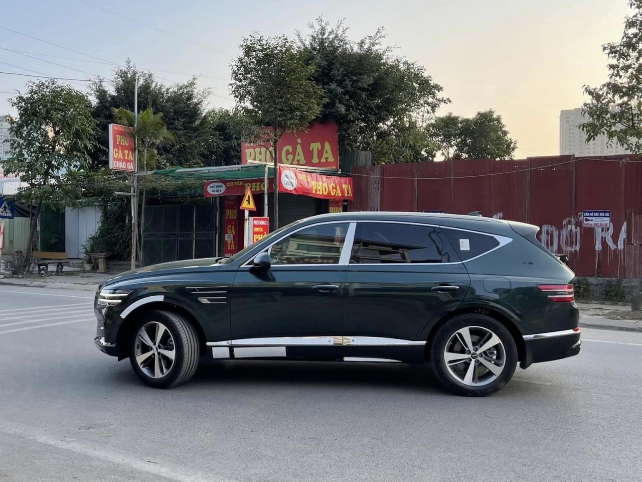 Hình thực tế xe sang Genesis GV80 đầu tiên tại Hà Nội