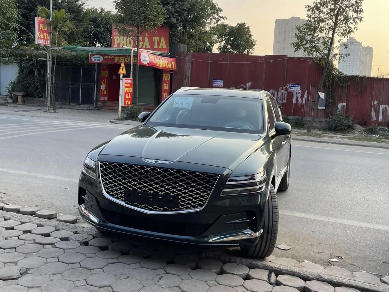 Hình thực tế xe sang Genesis GV80 đầu tiên tại Hà Nội