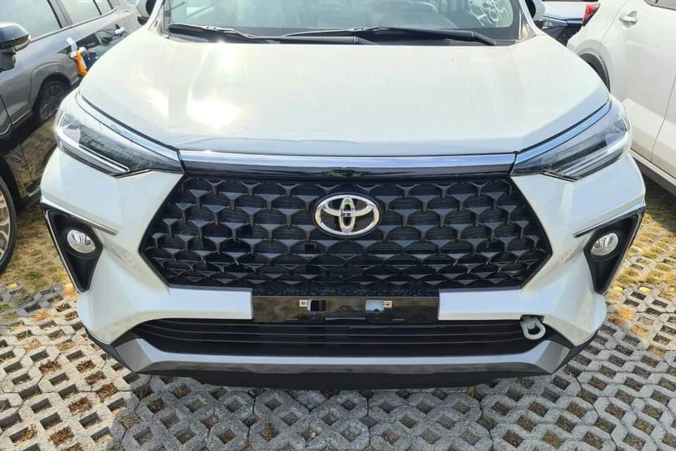 Toyota Veloz bất ngờ xuất hiện tại Việt Nam trước ngày ra mắt