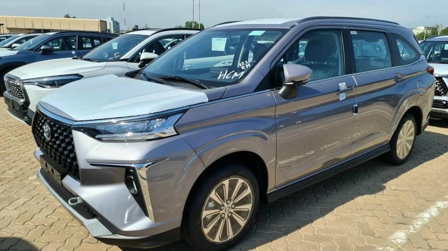 Khách Việt lo lắng Toyota Veloz bán "bia kèm lạc"