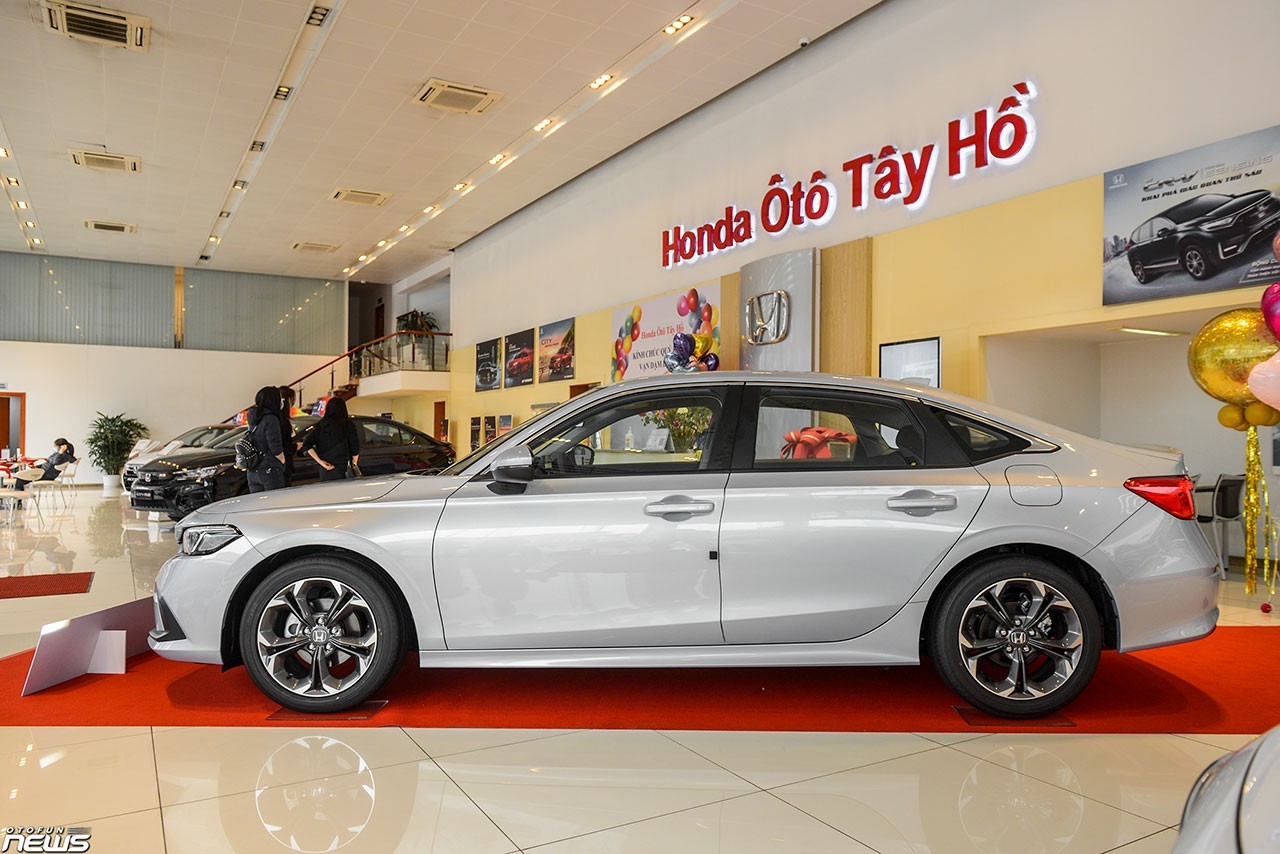 So sánh hai phiên bản Honda Civic 2022 qua ảnh