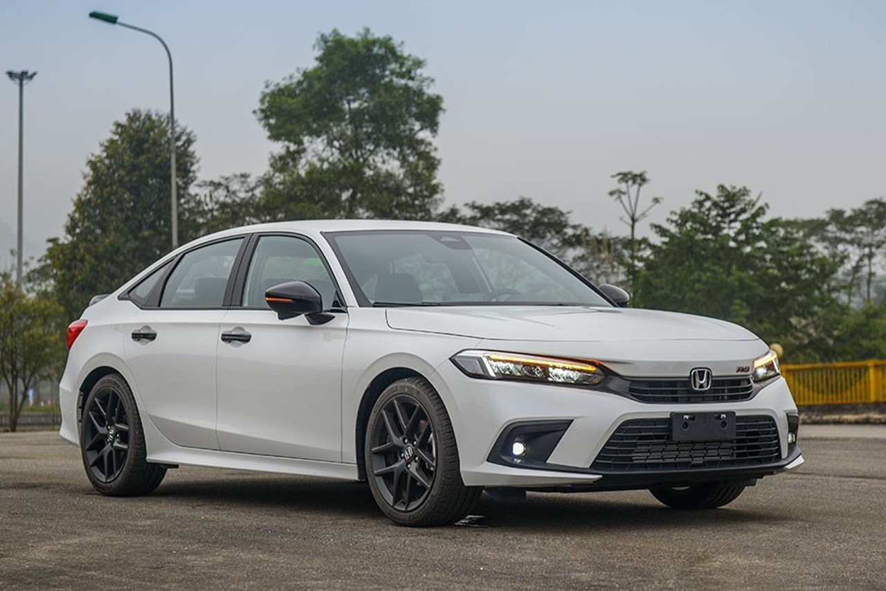 So sánh hai phiên bản Honda Civic 2022 qua ảnh