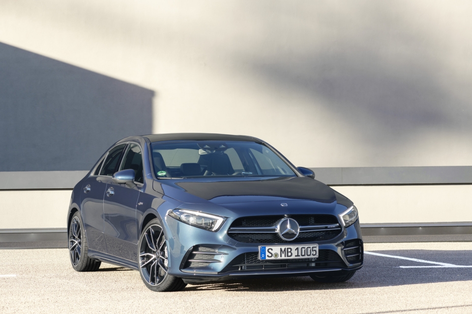 Mercedes-AMG A35 AMG sedan ra mắt, sức mạnh 306 mã lực mercedes amg a35 amg sedan ra mat suc manh 306 ma luc