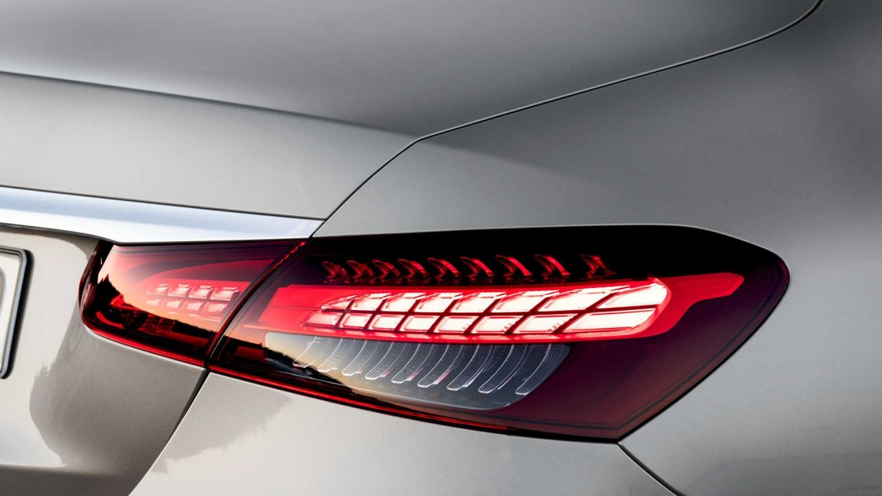 Mercedes E-Class 2020 ra mắt, thêm tùy chọn động cơ mới mercedes e class 2020 ra mat them tuy chon dong co moi