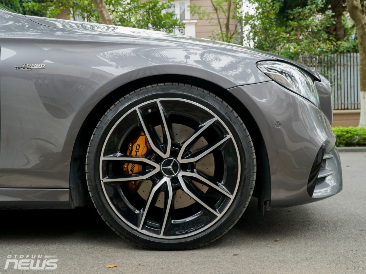 bo 800 trieu do mercedes e300 amg 8x ha thanh ban lai ngang gia xe moi