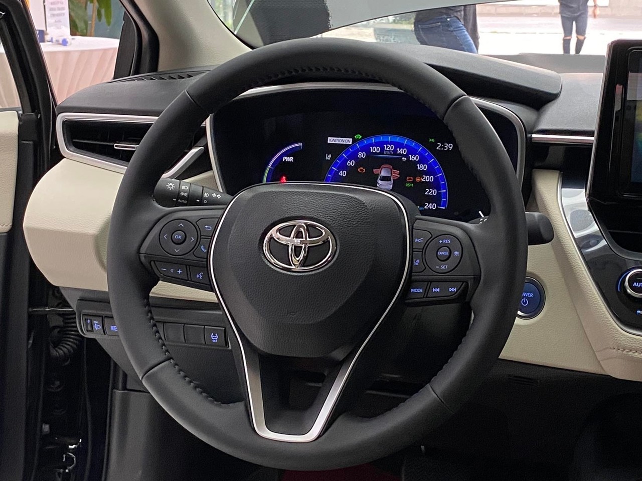 Hình thực tế Toyota Corolla Altis tại đại lý