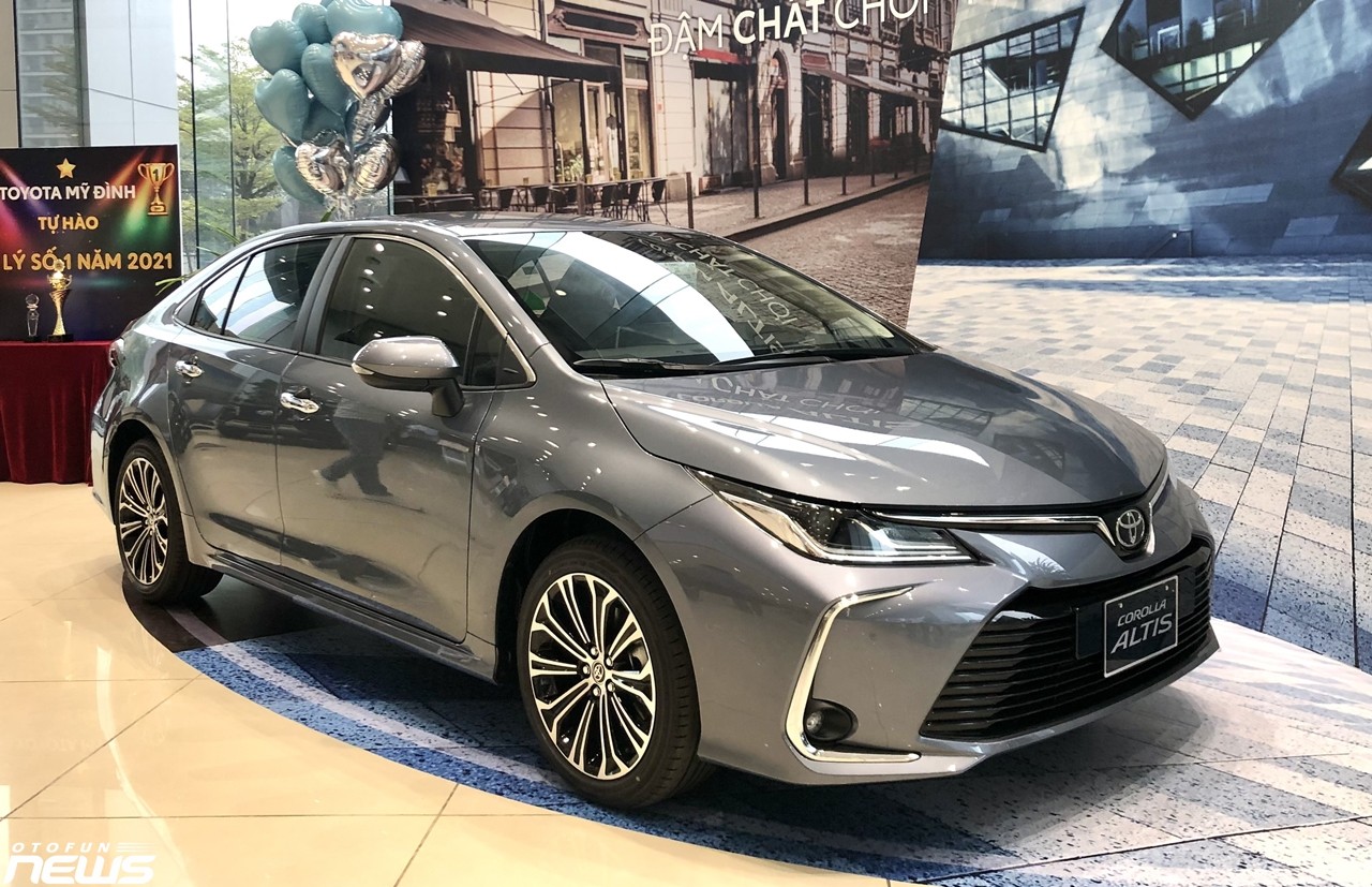 Hình thực tế Toyota Altis 1.8V giá 765 triệu đồng