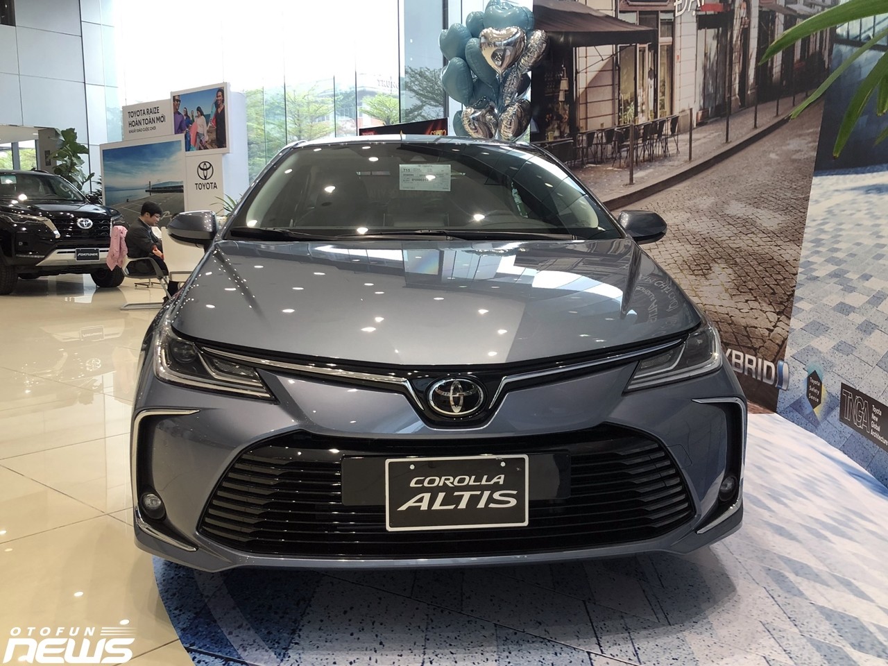 Toyota Corolla Altis giảm giá lên đến 100 triệu đồng tại đại lý
