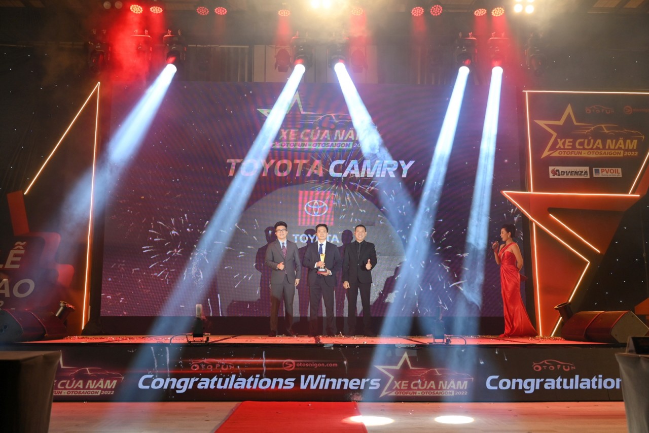 Toyota Camry giành giải thưởng XE CỦA NĂM 2022