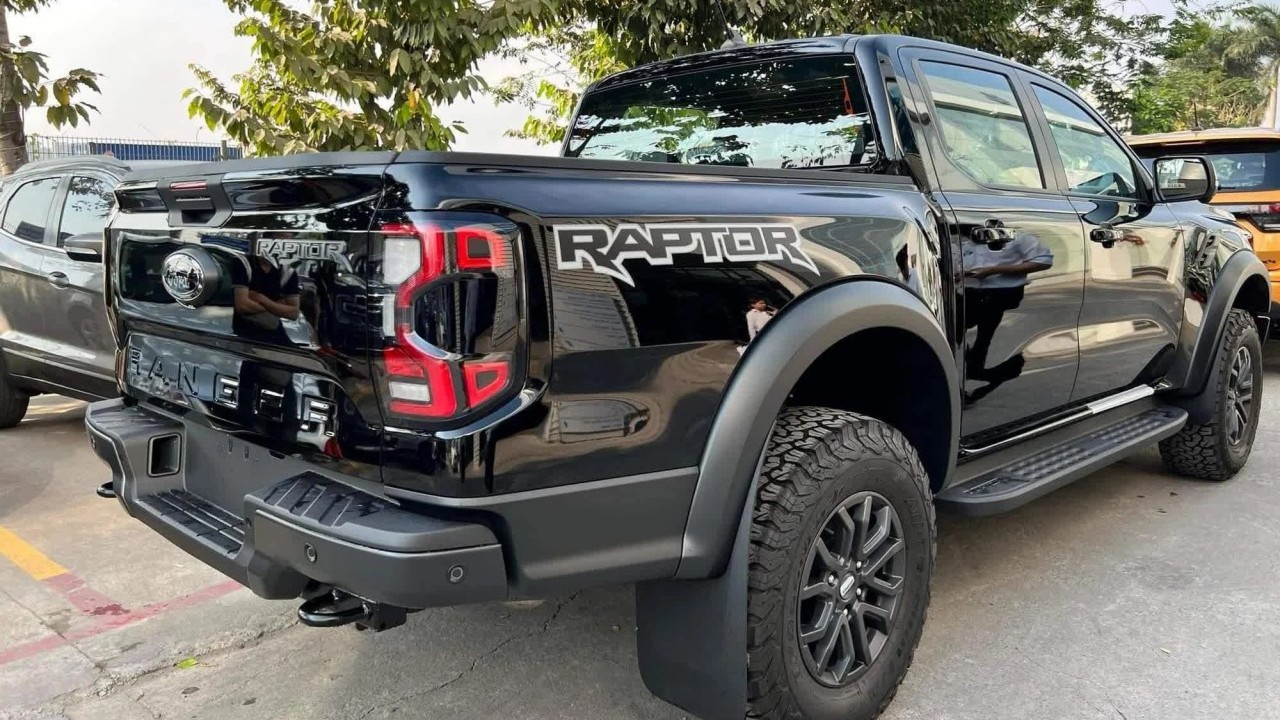 Hình thực tế Ford Ranger Raptor 2023 tại đại lý