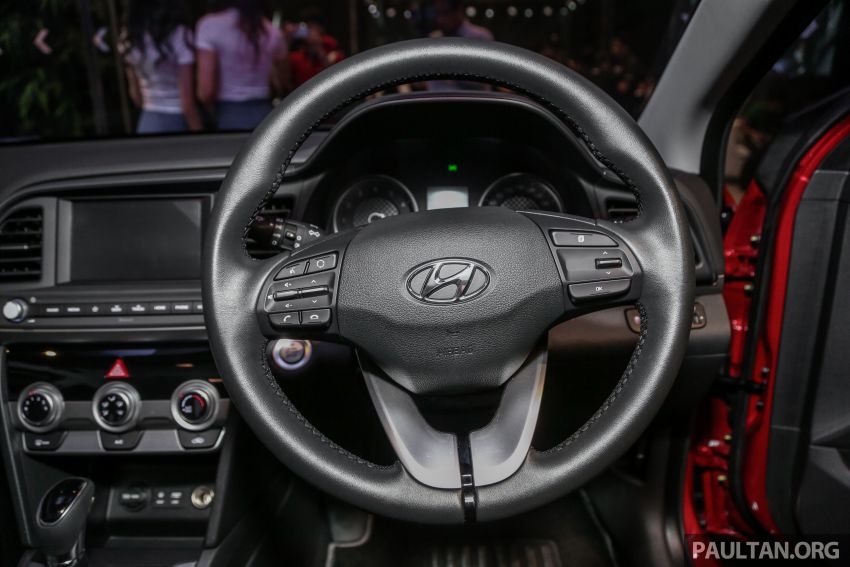 hyundai elantra nang cap gia tu 617 trieu dong o malaysia