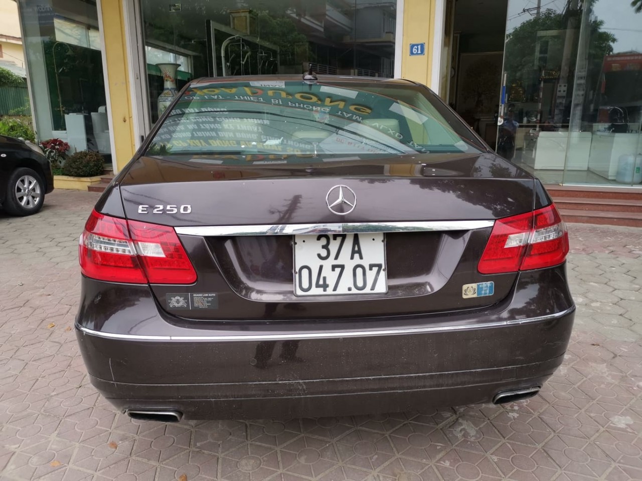 Xe Mercedes E250 cũ màu Trắng chạy lướt 6500km đăng ký tháng 92018