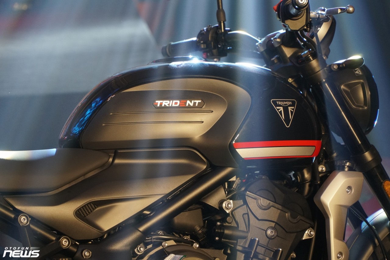 Biker Việt Nam đầu tiên mua Triumph Trident 660 hoàn toàn mới