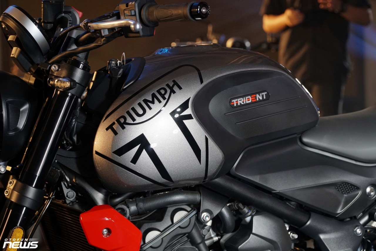Biker Việt Nam đầu tiên mua Triumph Trident 660 hoàn toàn mới