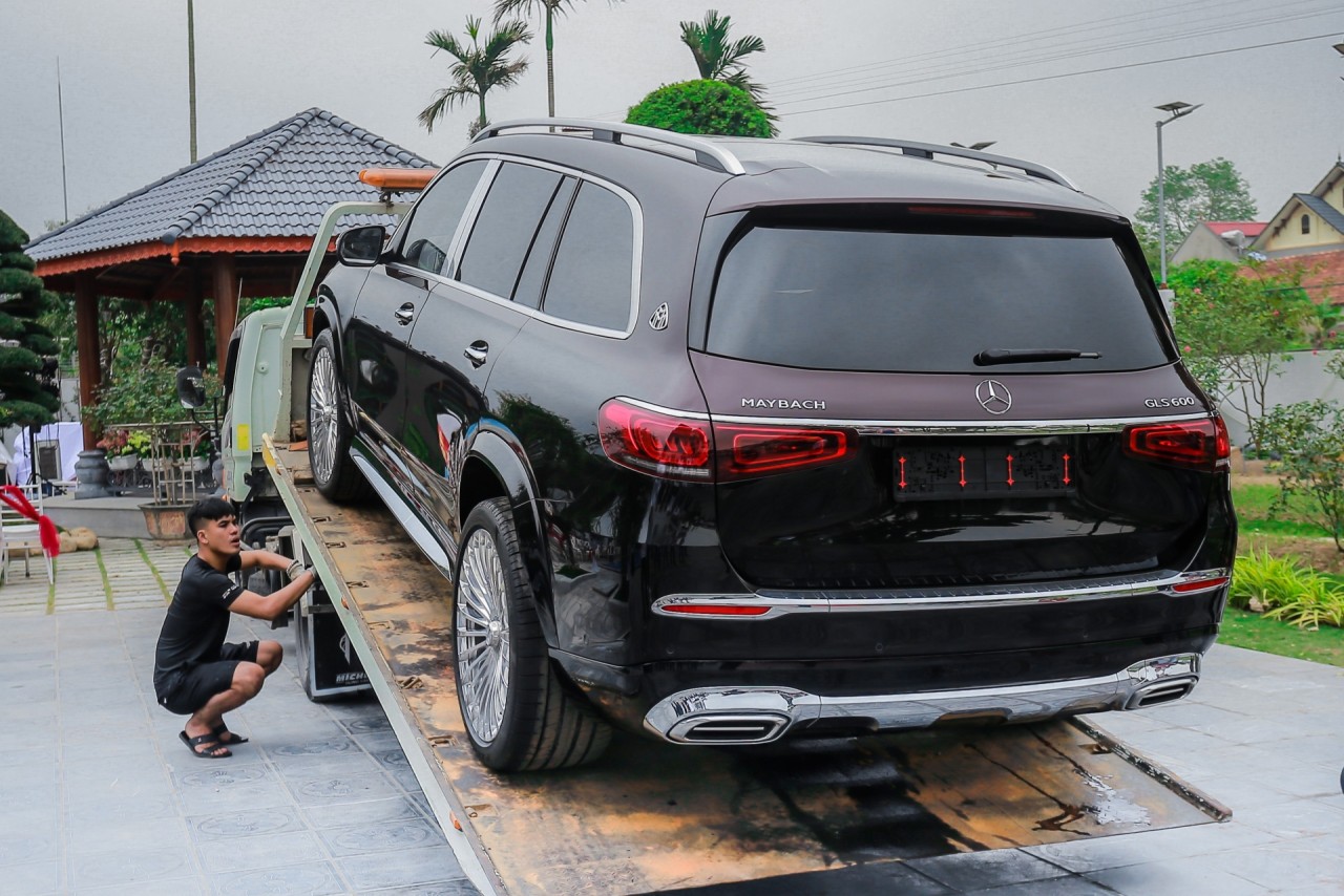 Đại gia Quảng Ninh chi 27 tỷ sắm Mercedes GLS600 Maybach và S500 2021 đầu tiên Việt Nam