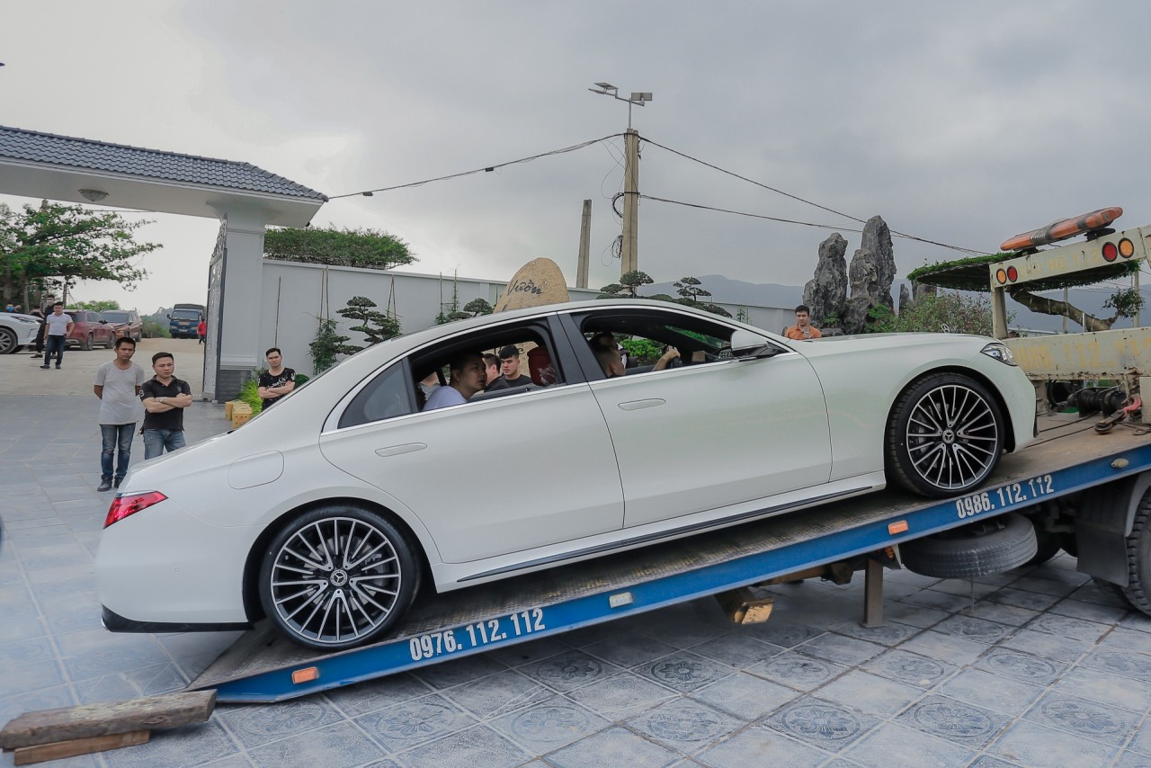 Đại gia Quảng Ninh chi 27 tỷ sắm Mercedes GLS600 Maybach và S500 2021 đầu tiên Việt Nam