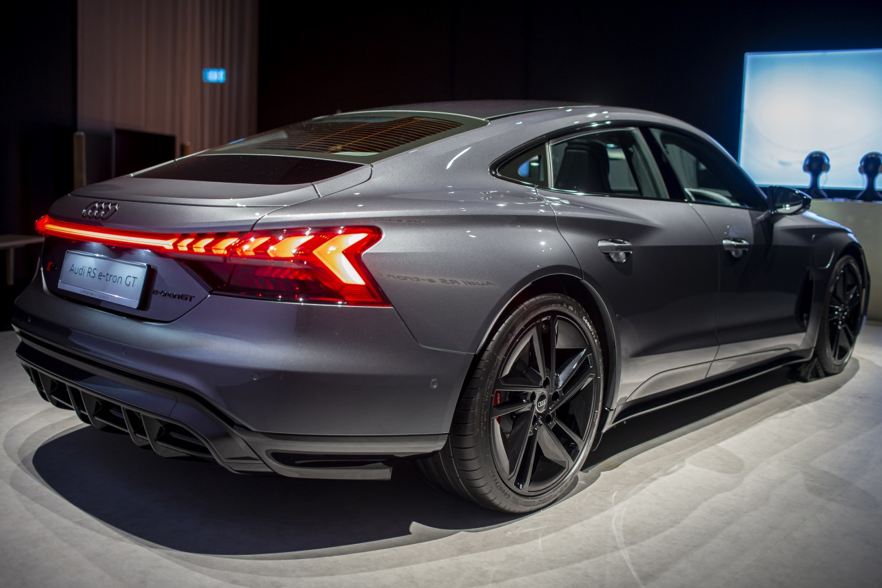 Audi RS e-tron GT ra mắt trong tháng 4 Audi RS e tron GT ra mắt trong tháng 4
