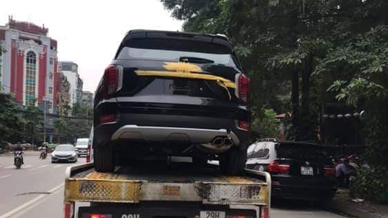 Palisade - SUV đầu bảng của Hyundai bất ngờ xuất hiện trên đường phố Việt