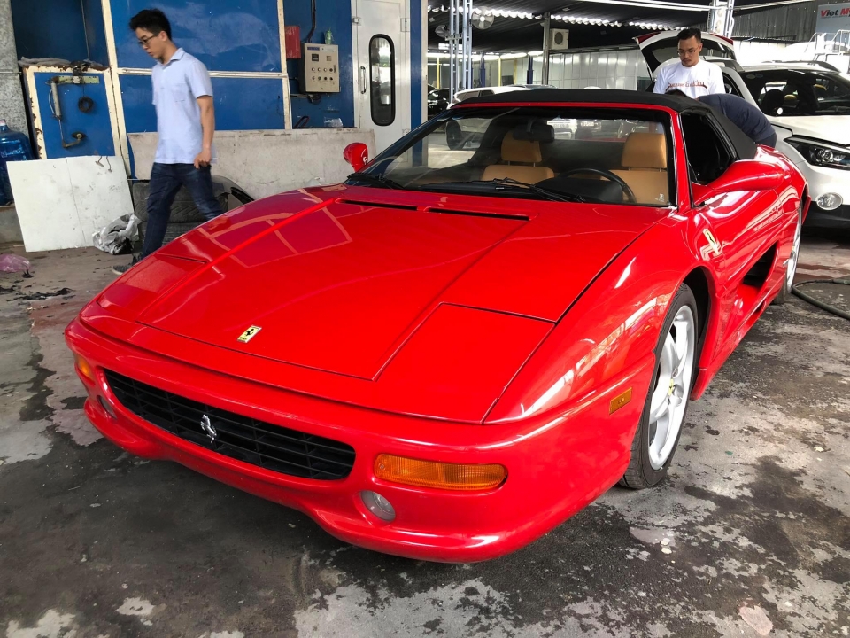Hàng độc Ferrari F355 F1 Spider 1999 duy nhất ra biển trắng hang doc ferrari f355 f1 spider 1999 duy nhat ra bien trang