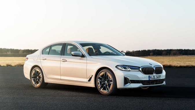 Ra mắt BMW 5-Series mới, thêm phiên bản hybrid, giá bán từ 54.200 USD
