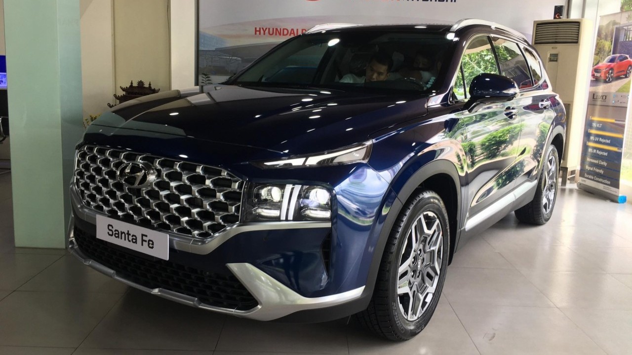 Hyundai Santa Fe giảm giá 50-100 triệu đồng tại các đại lý