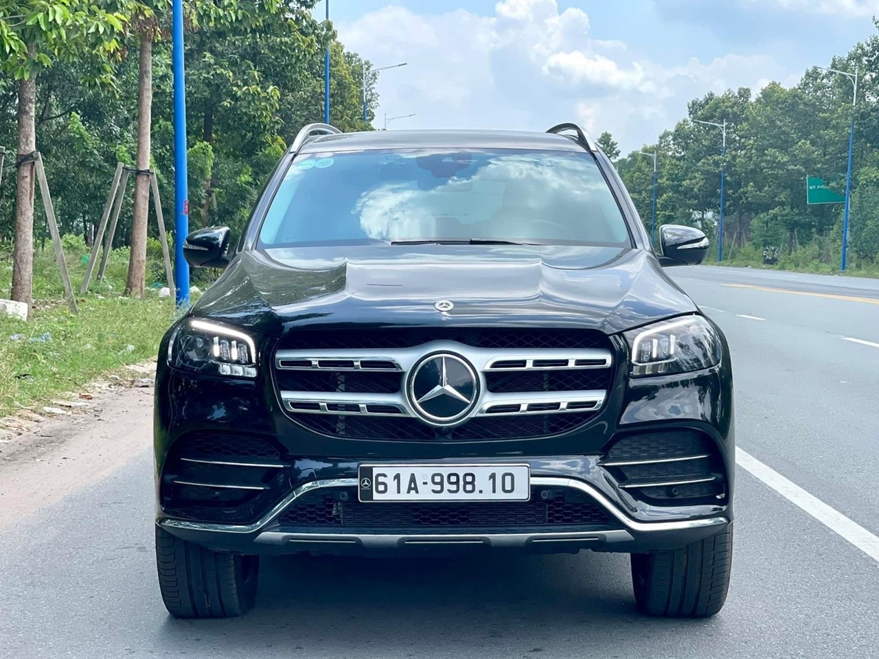 Mercedes Benz GLS450 lướt 2.800km giá cao hơn xe mới 650 triệu đồng