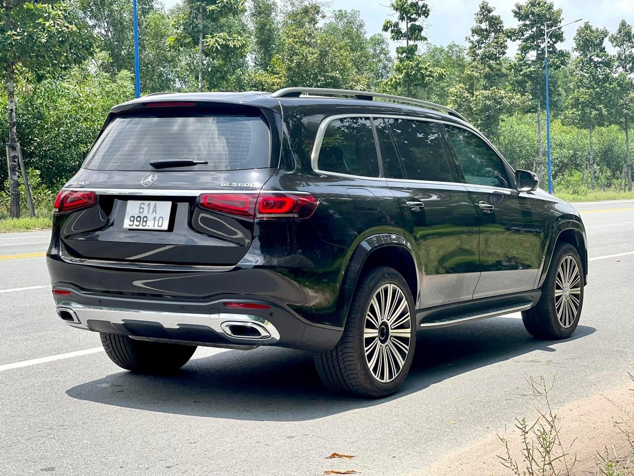 Mercedes-Benz GLS450 lướt 2.800km giá cao hơn xe mới 650 triệu đồng