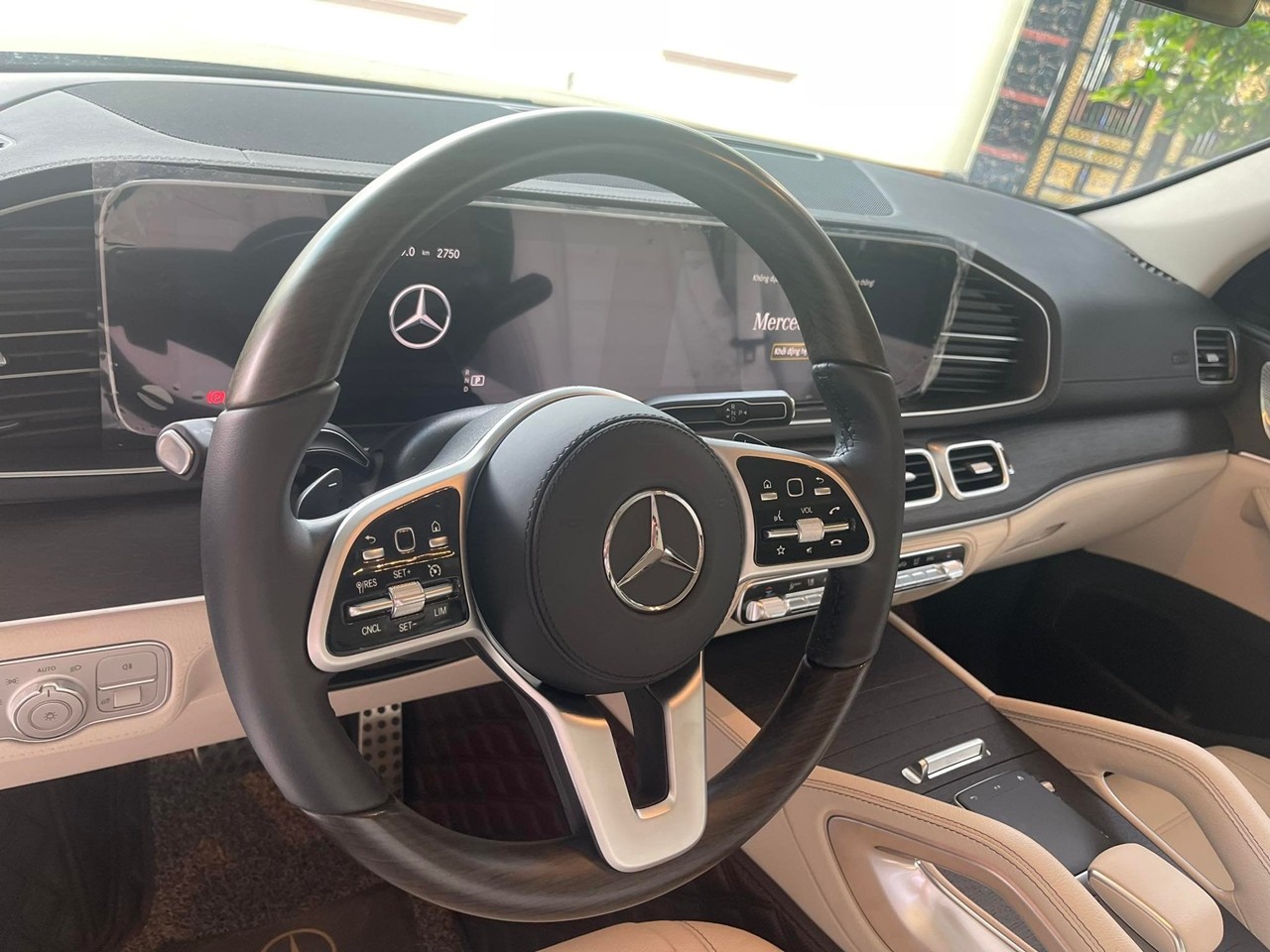 Mercedes Benz GLS450 lướt 2.800km giá cao hơn xe mới 650 triệu đồng