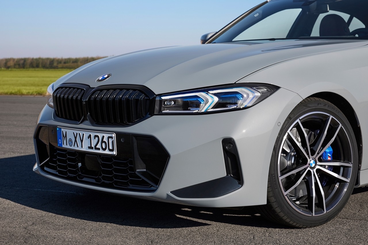 Ra mắt BMW 3 Series 2023: Động cơ giữ nguyên, màn hình cong liền mạch