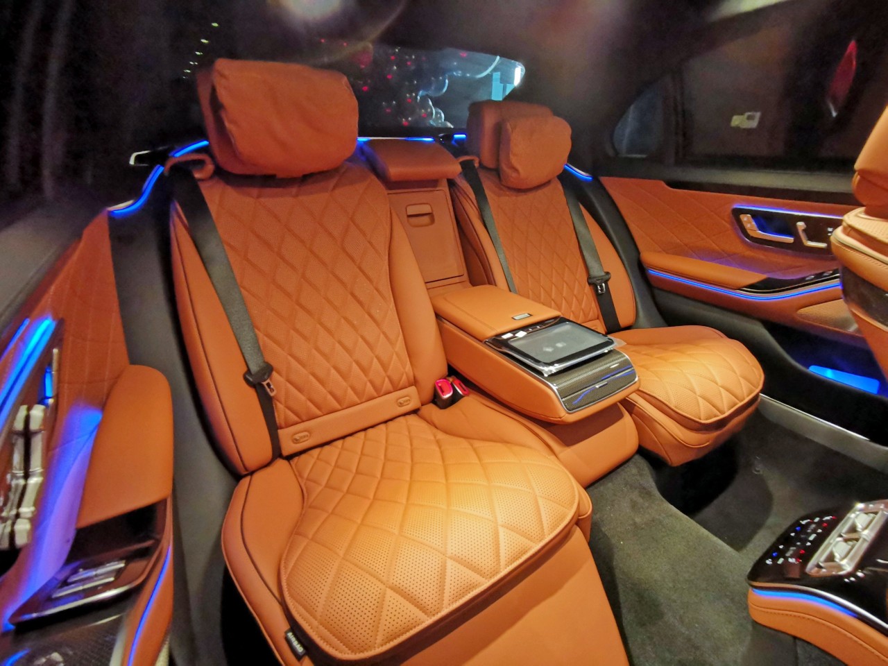 Nguyễn Quốc Cường và Đàm Thu Trang bổ sung Mercedes-Benz S450 Luxury vào bộ sưu tập
